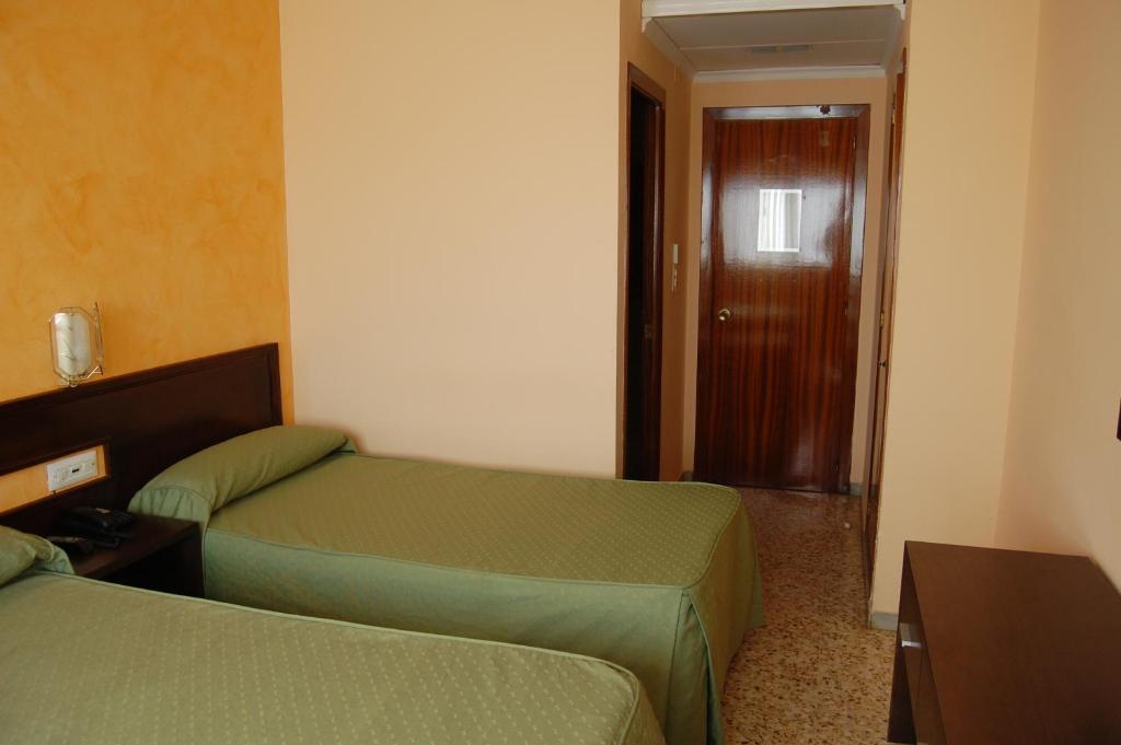 Hotel Balfagon Calanda Oda fotoğraf